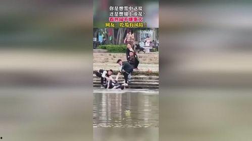 战哥吃瓜群众视频,揭秘娱乐圈幕后故事