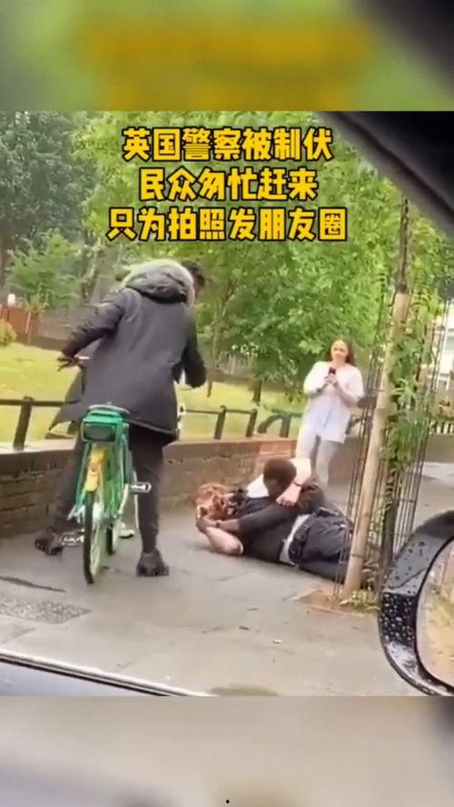 吃瓜群众举着手机拍照,吃瓜群众手机记录下的社会瞬间